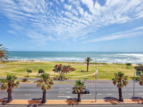 Seaside Apartment opposite Seapoint Promenade.